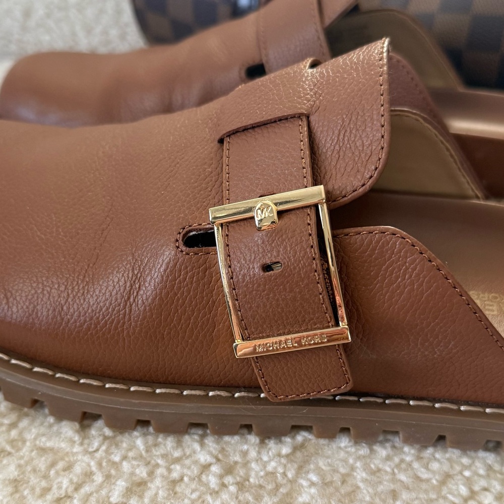 Michael Kors Brown 100% Leather  Clogs Slip-On Shoes with Gold Buckle size 7,5 - Picture 9 of 13